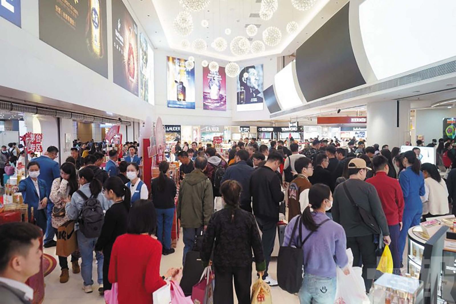 拱北免稅消費增逾三成