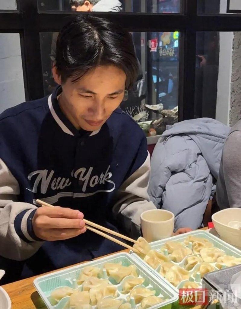 遼寧青年落地先吃餃子感動網民