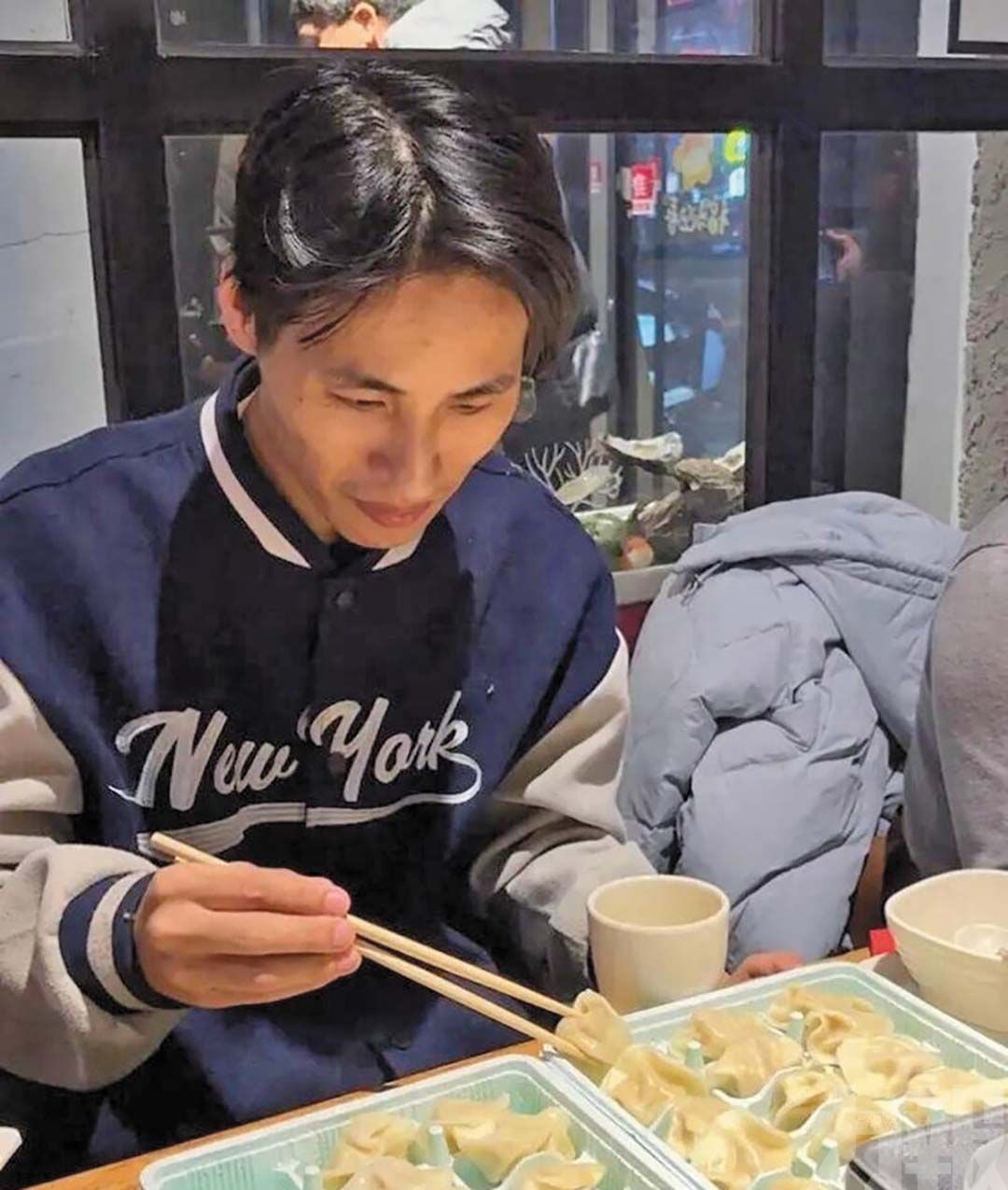 遼寧青年落地先吃餃子感動網民