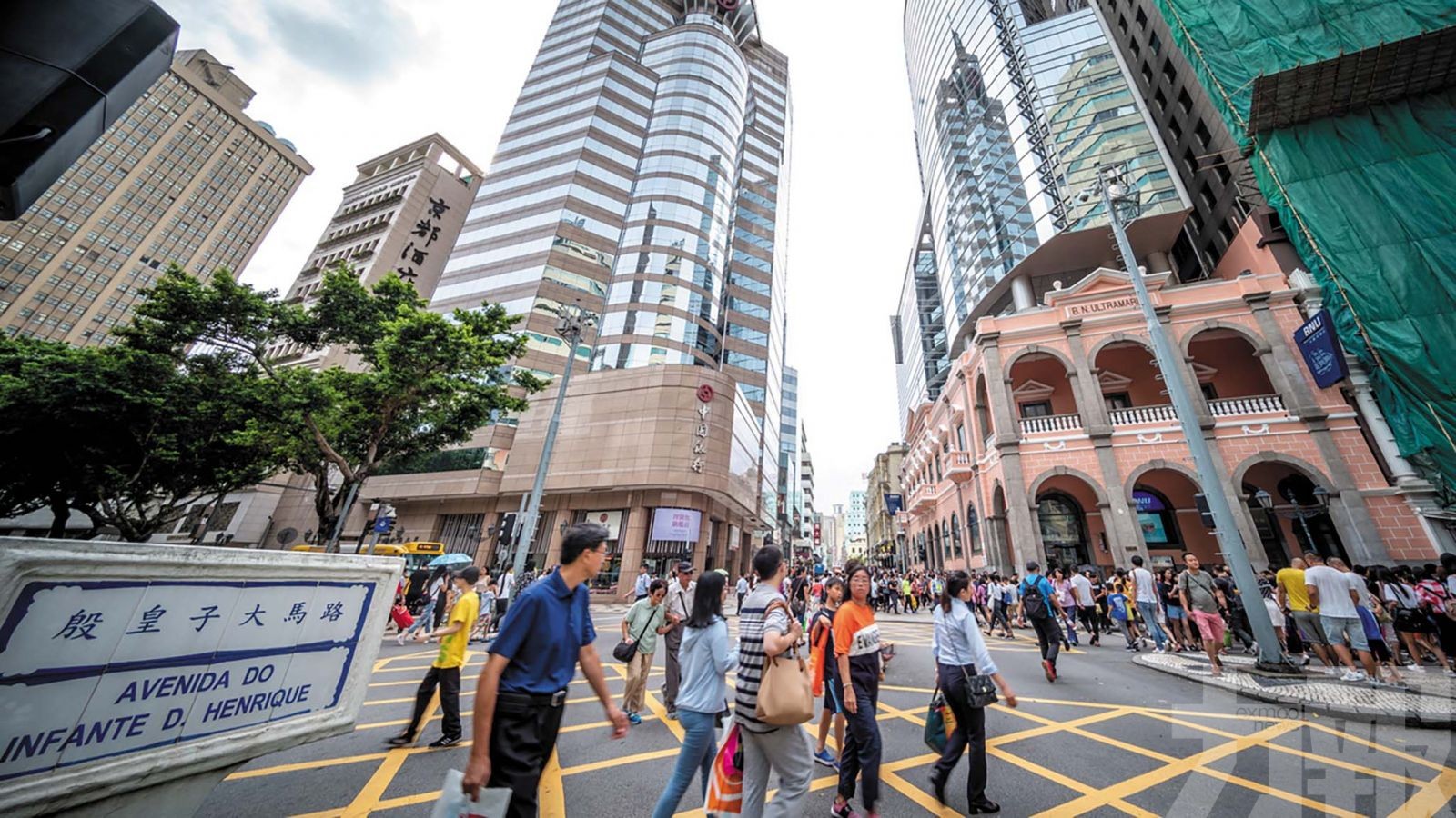 不良貸款比率微跌0.1%至4.8%