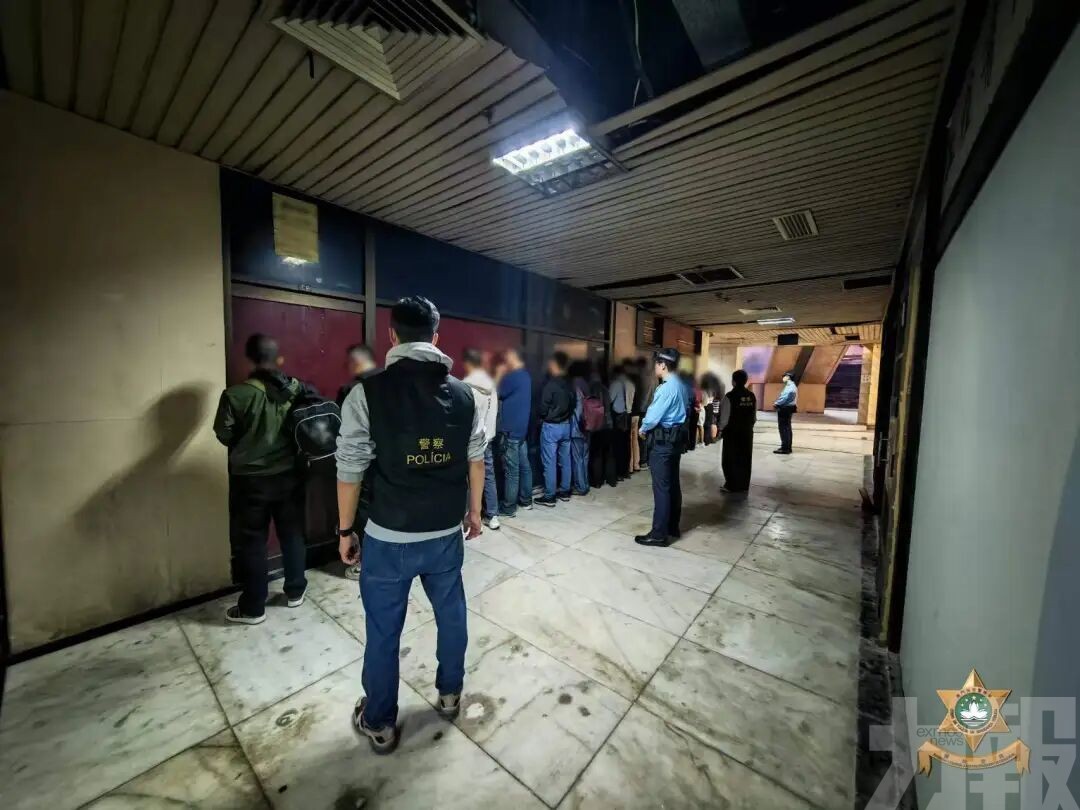 警搗非法旅館截21人