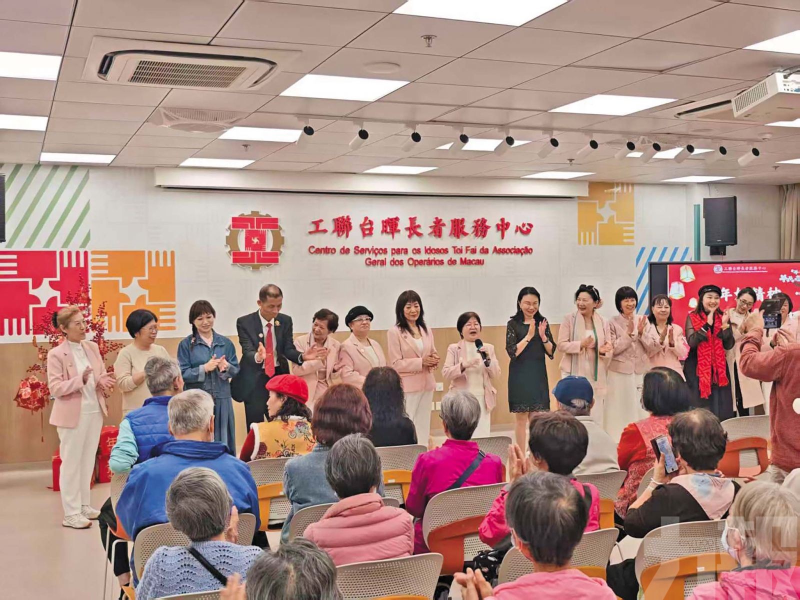 專業女性進社區與長者共賀馬年