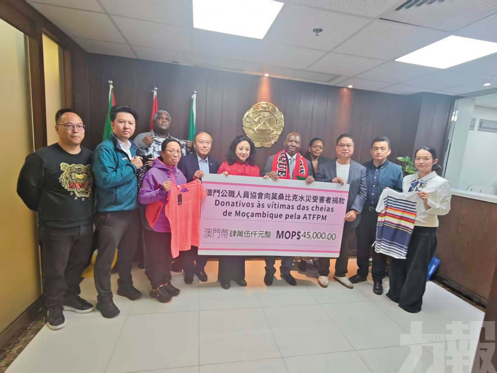 籌善款物資轉交總領館盼解燃眉急