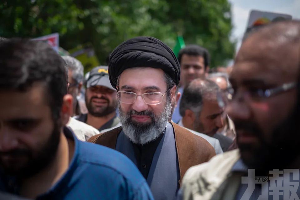 哈梅內伊之子穆杰塔巴接任