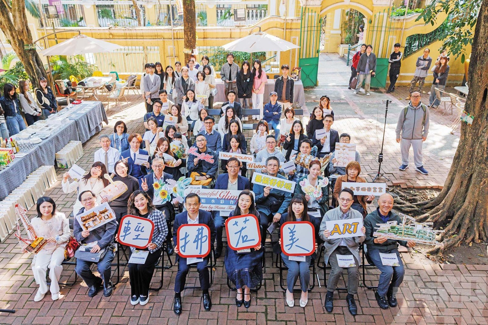 杜美娟水彩作品展揭幕