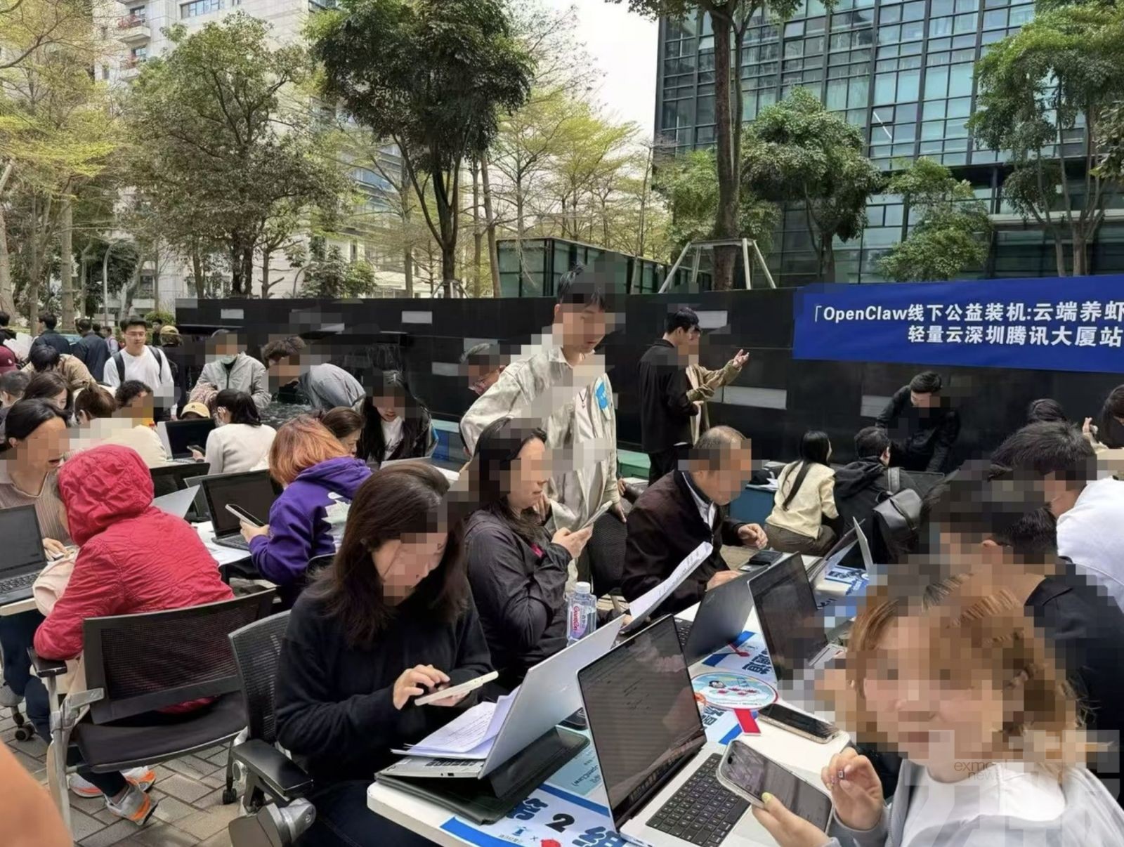 騰訊總部千人排隊安裝引熱議