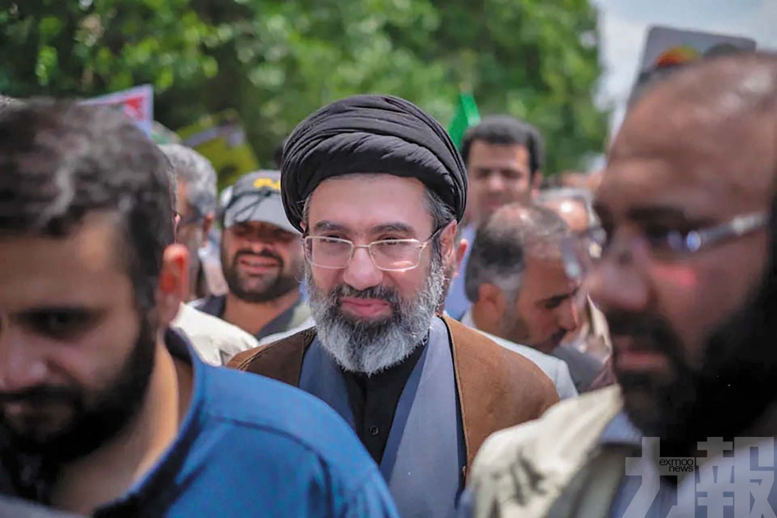 哈梅內伊之子穆杰塔巴接任