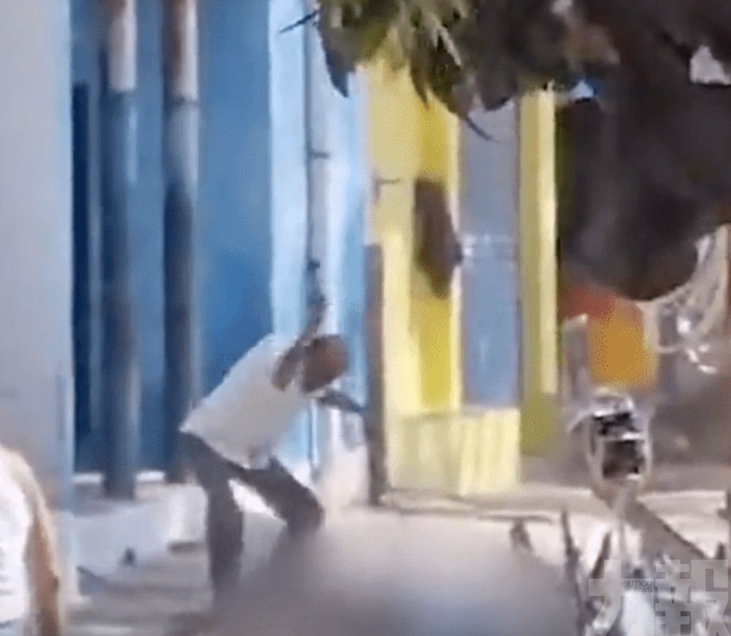 啃食死者腦部吸血