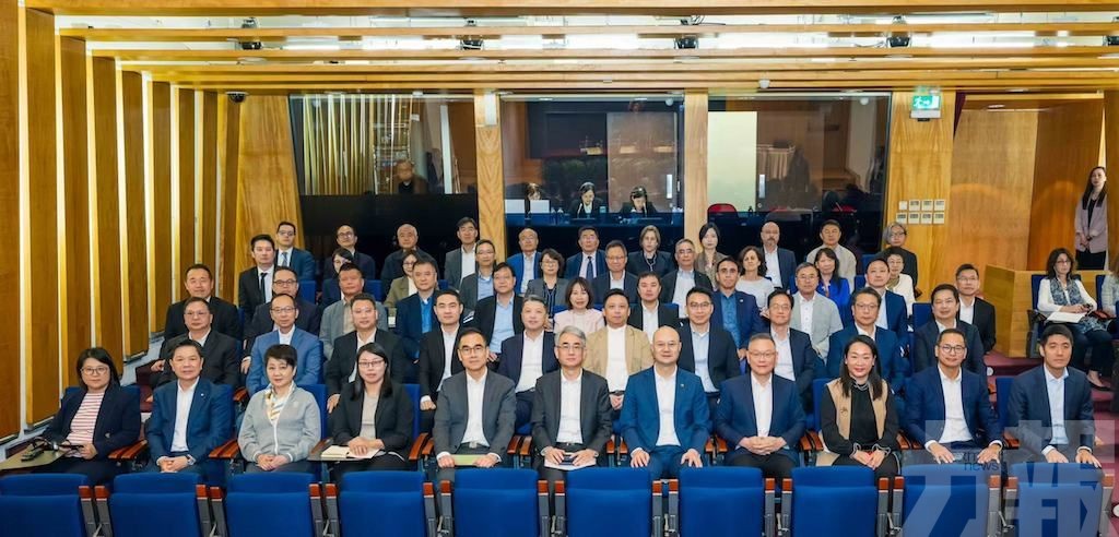 立法會舉行「兩會」精神傳達會