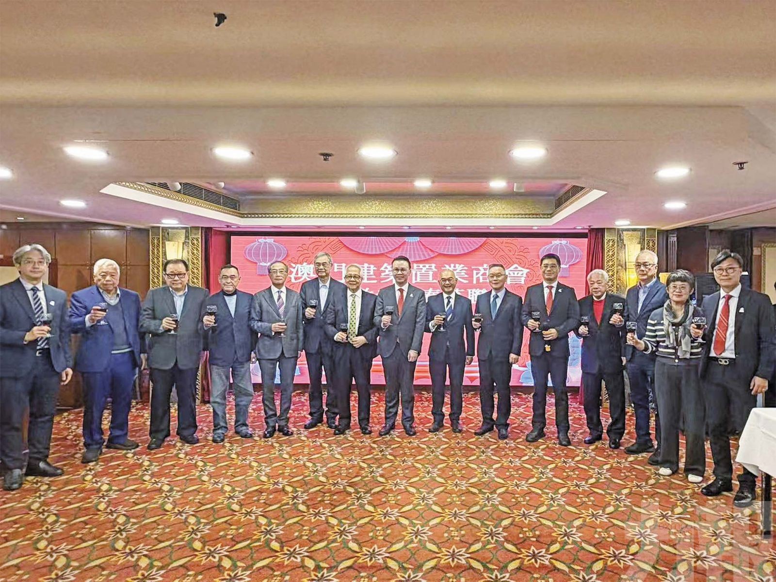 籲當局穩定市場完善房產政策