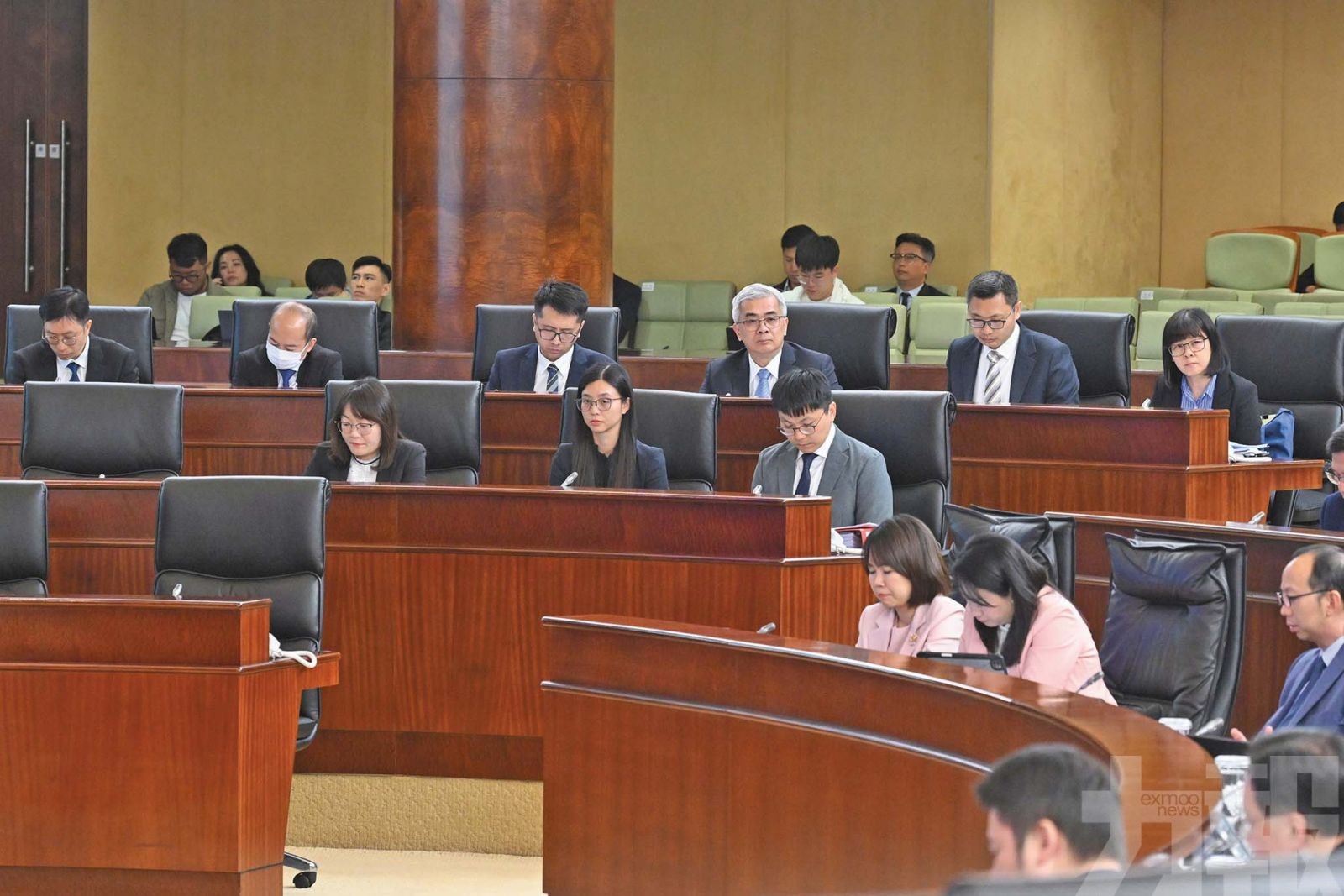 發牌程序進一步放寬及簡化