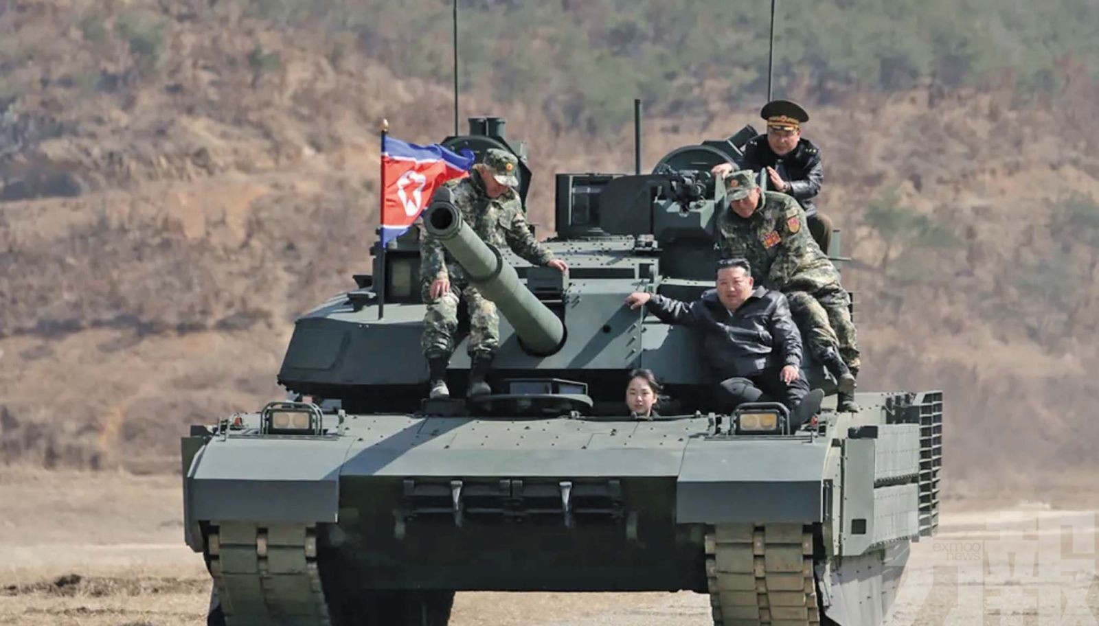 愛女同乘戰車成焦點