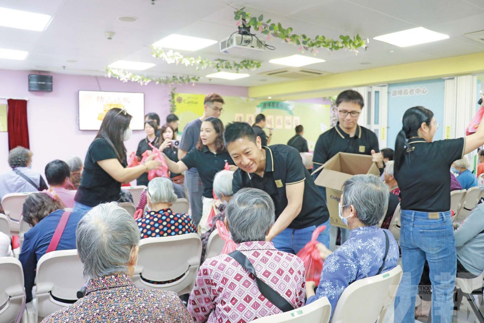 派福袋關懷長者