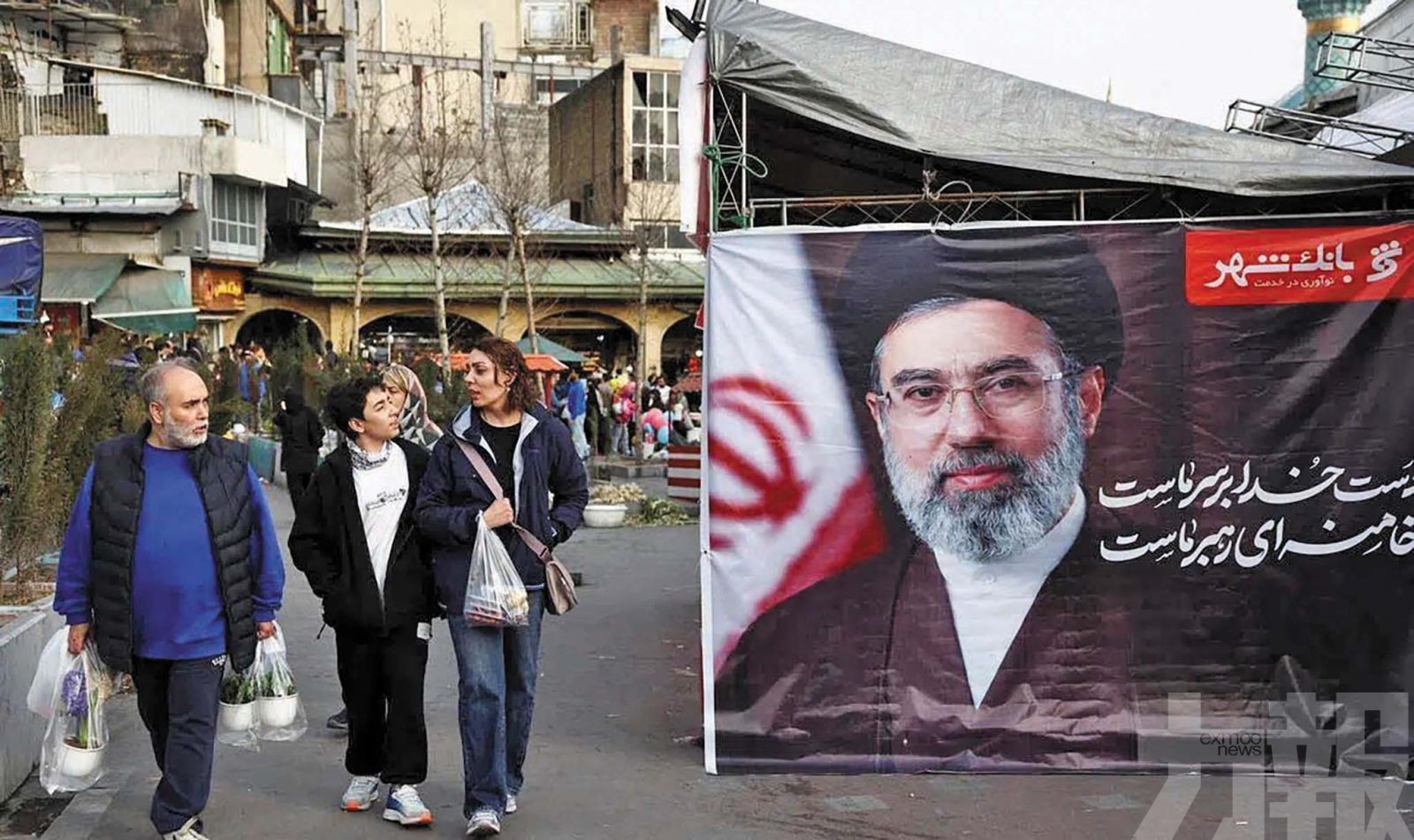 美以困惑穆傑塔巴是否掌權