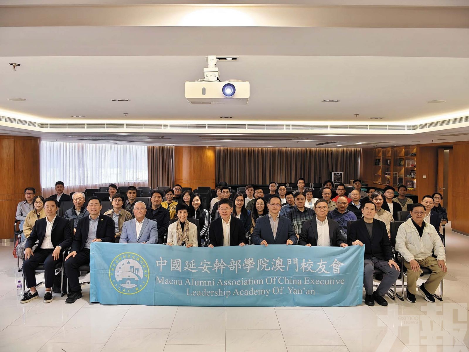 延安幹部學院澳校友會傳達「兩會」精神