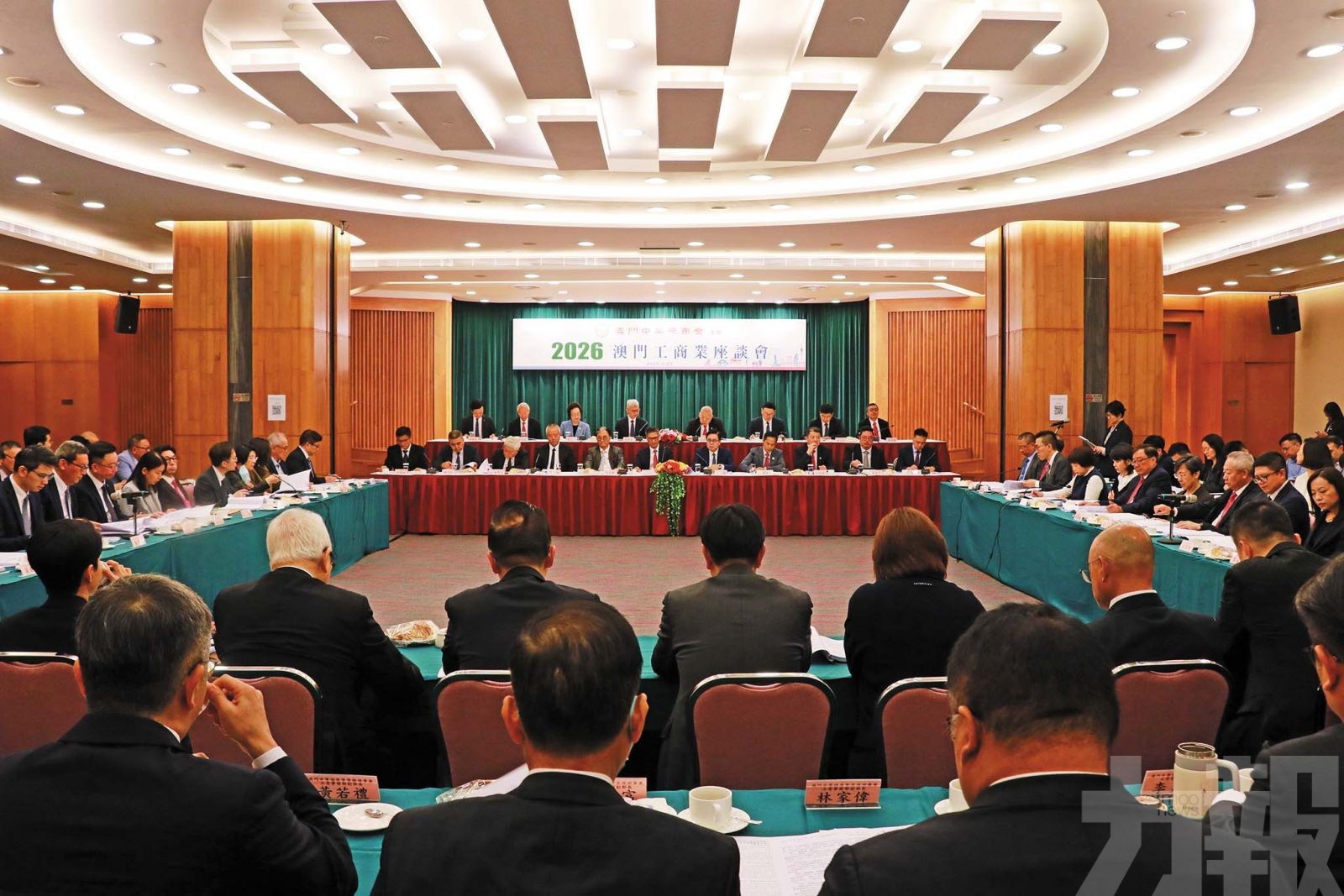 戴司：正積極研促消費措施