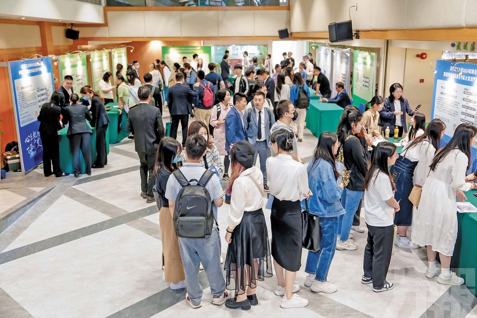 業界：透過「傳幫帶」育本地團隊