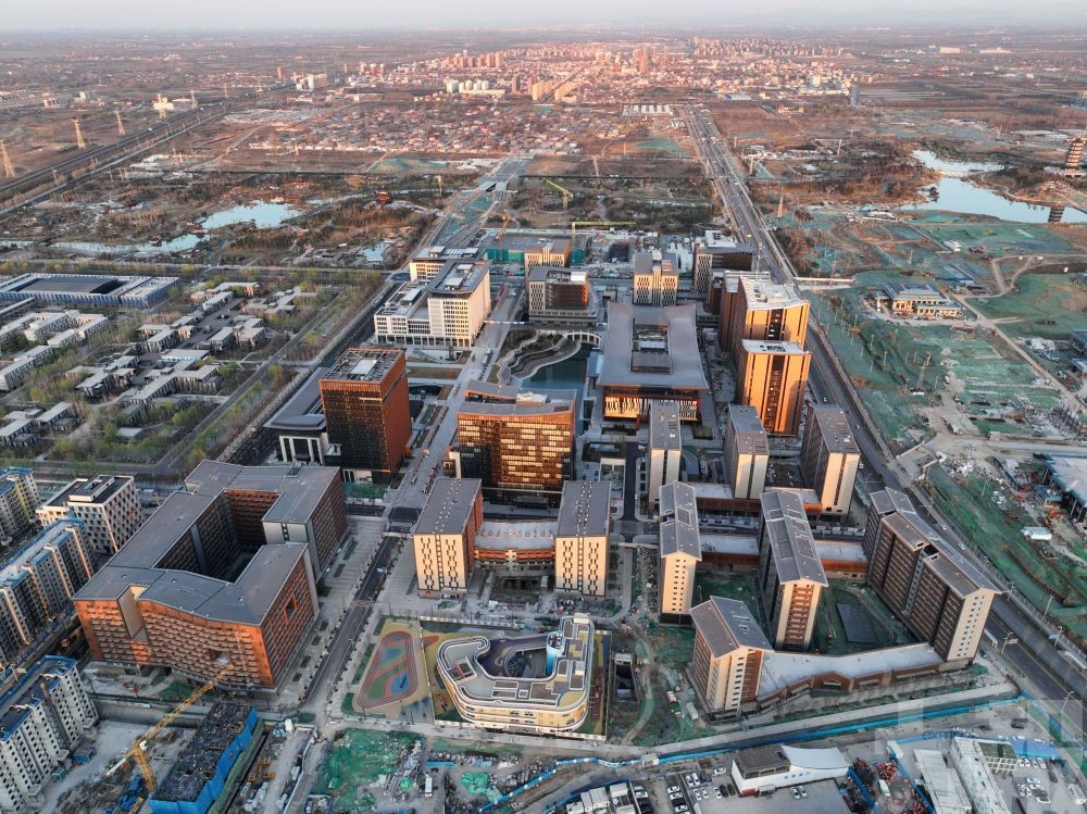 推動服務業與醫療體系改革