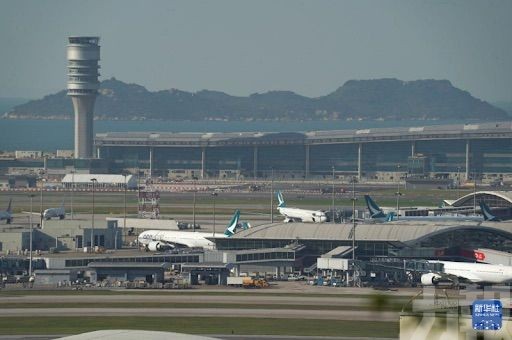 每人限帶兩個禁止飛行中充電