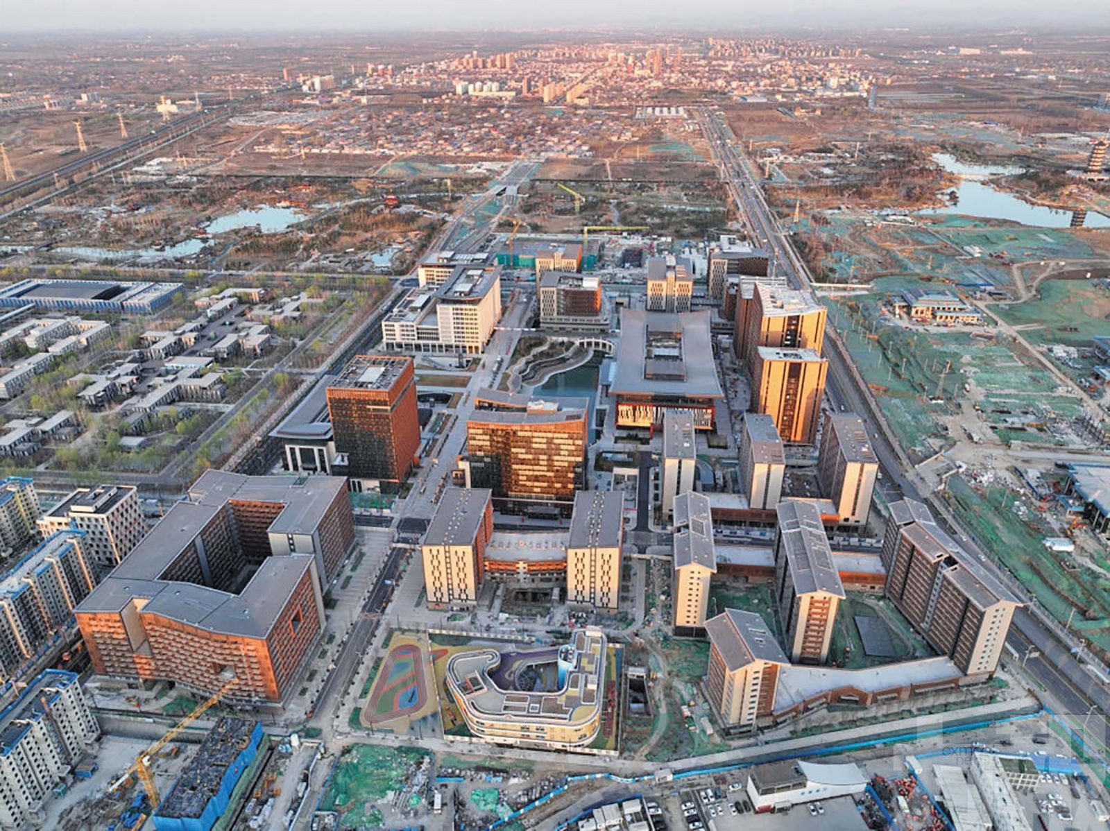 推動服務業與醫療體系改革