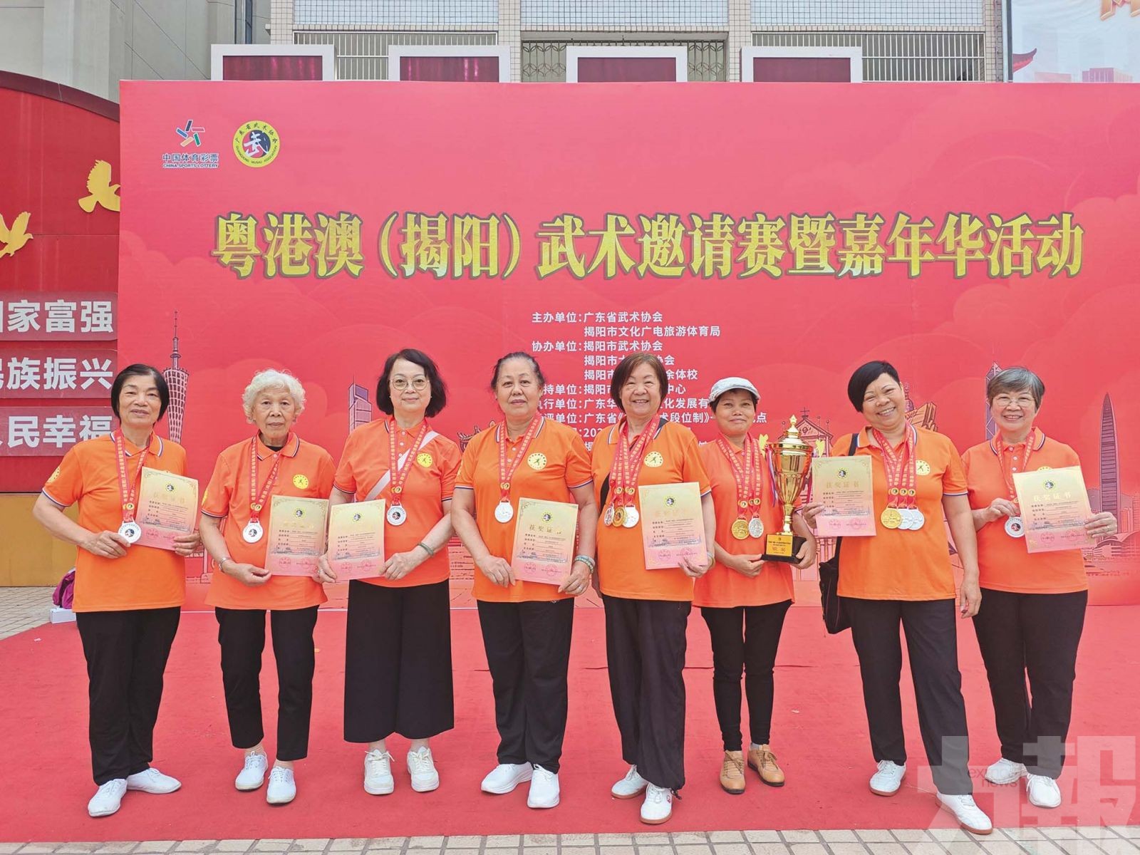 南派佛家拳學會奪四金十四銀