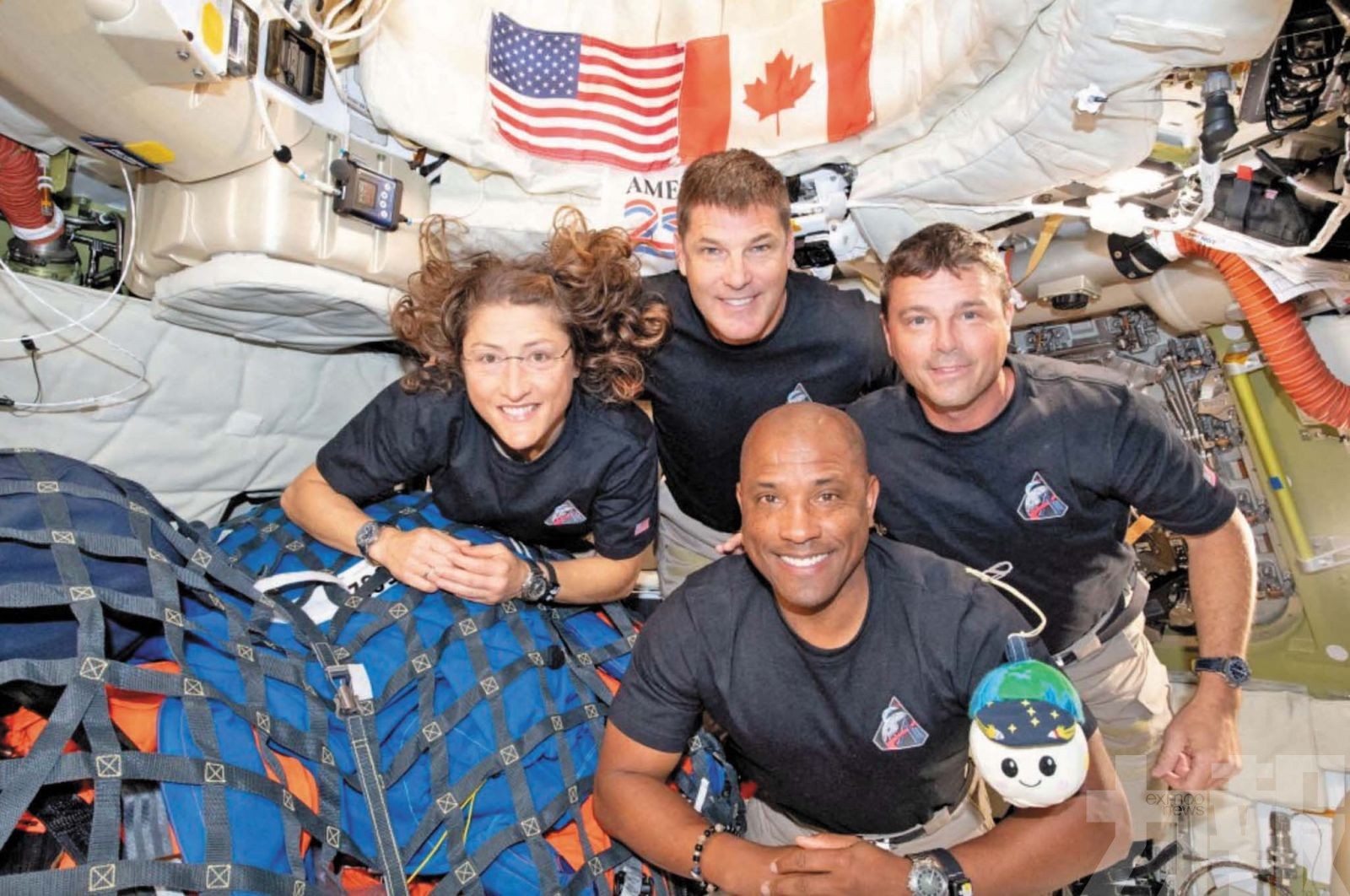 人類半世紀首度載人繞月任務完成