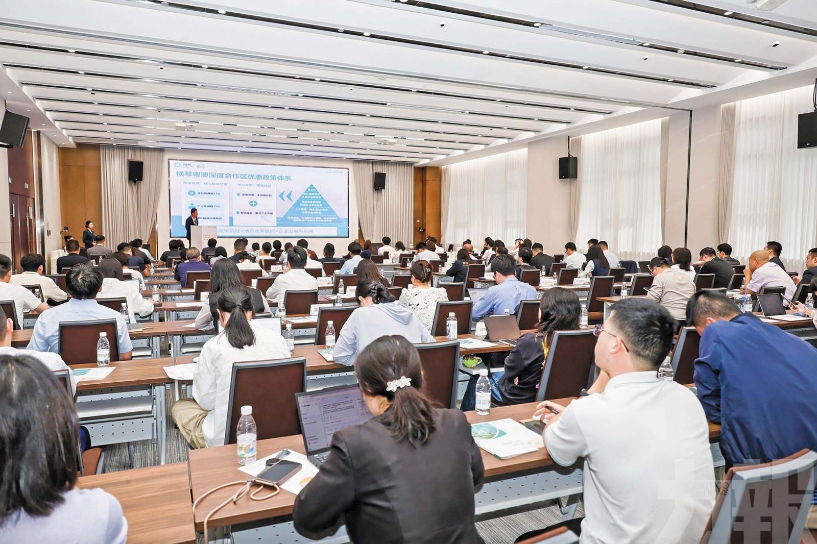 推動「政銀基」聯合招商