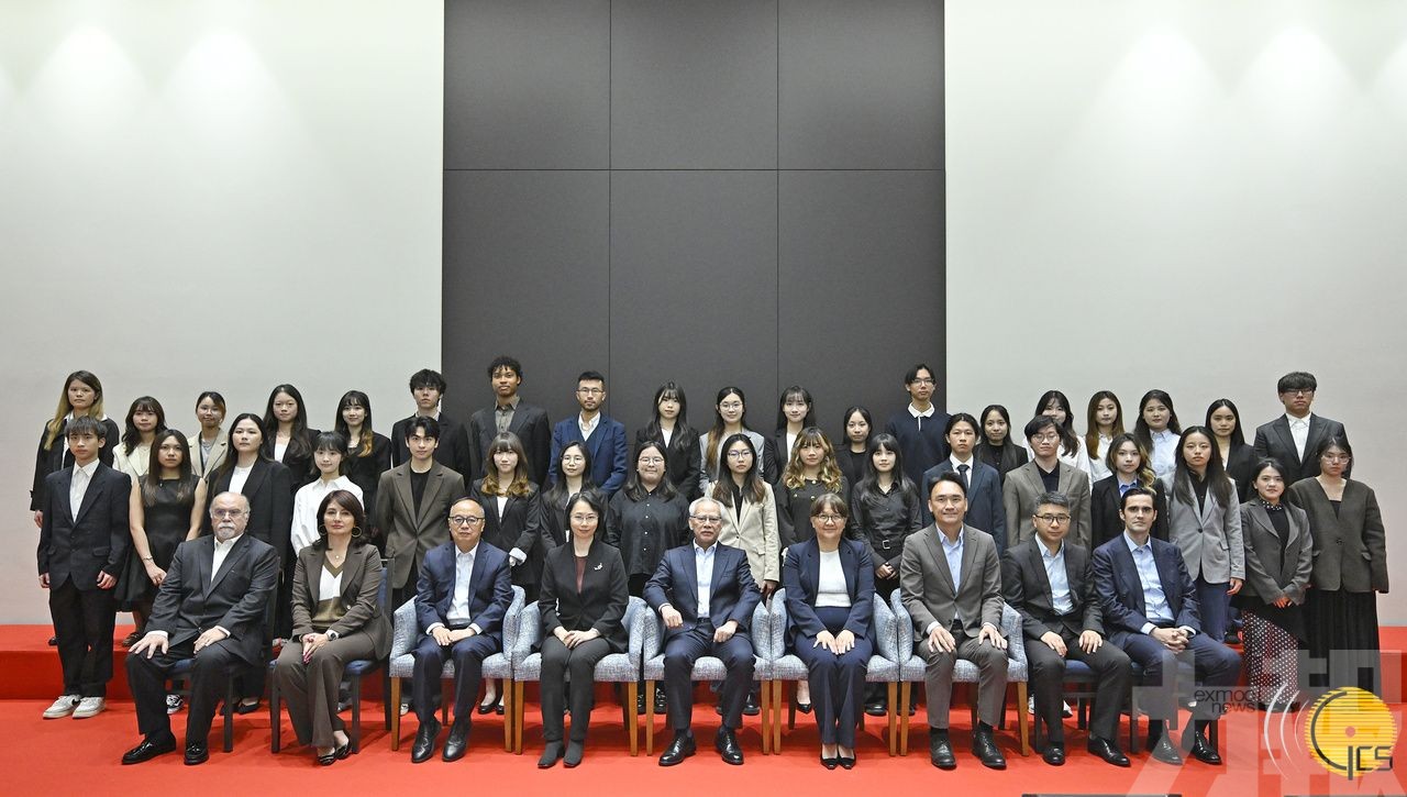 勉眾學子學成回澳後大展所長