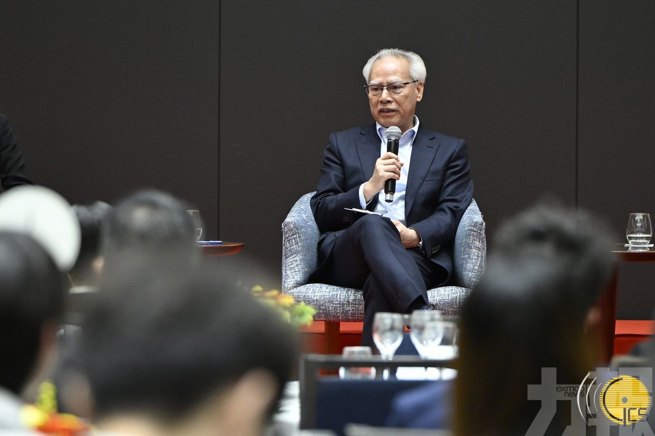 勉眾學子學成回澳後大展所長