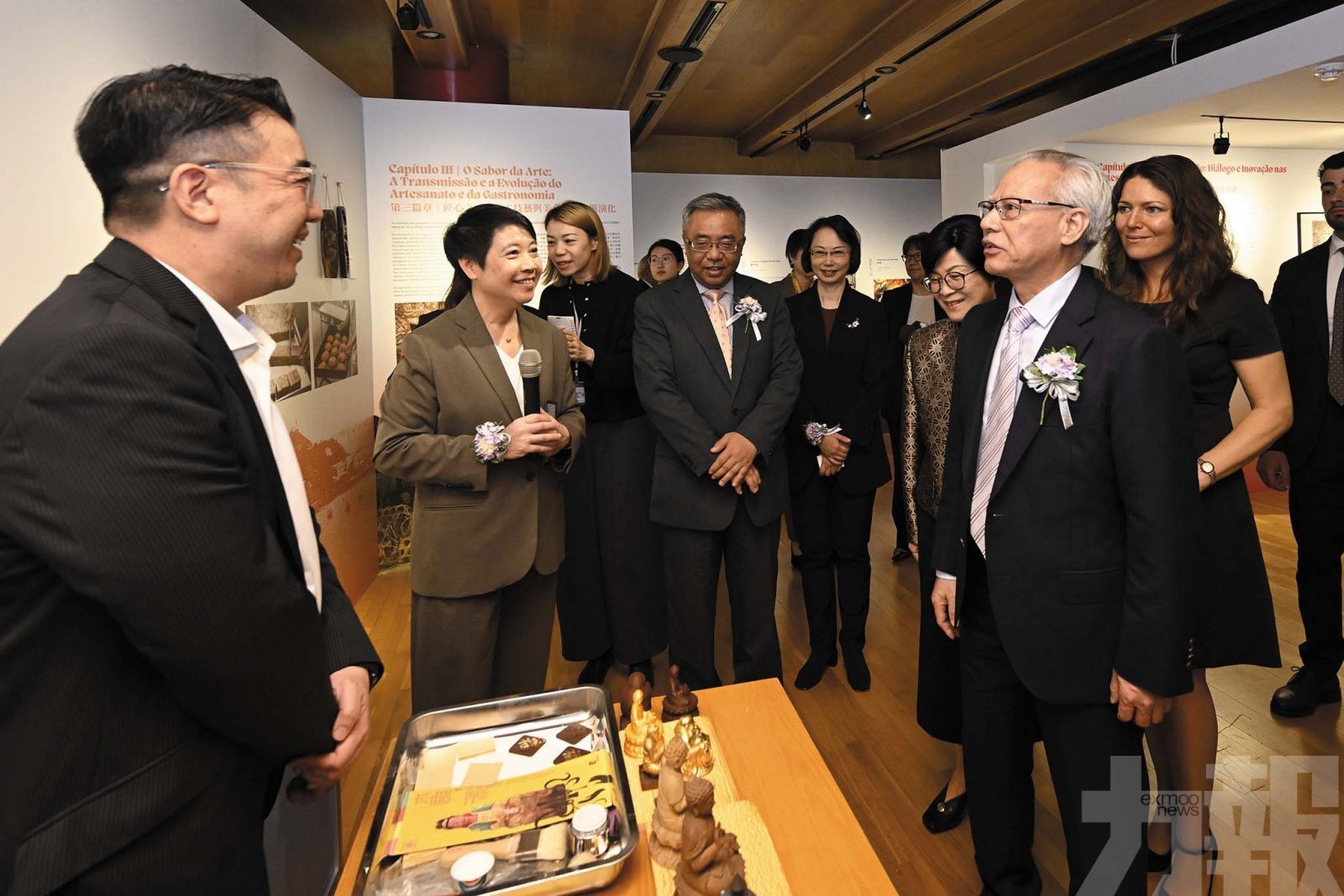 岑浩輝主禮開幕儀式並參觀展覽