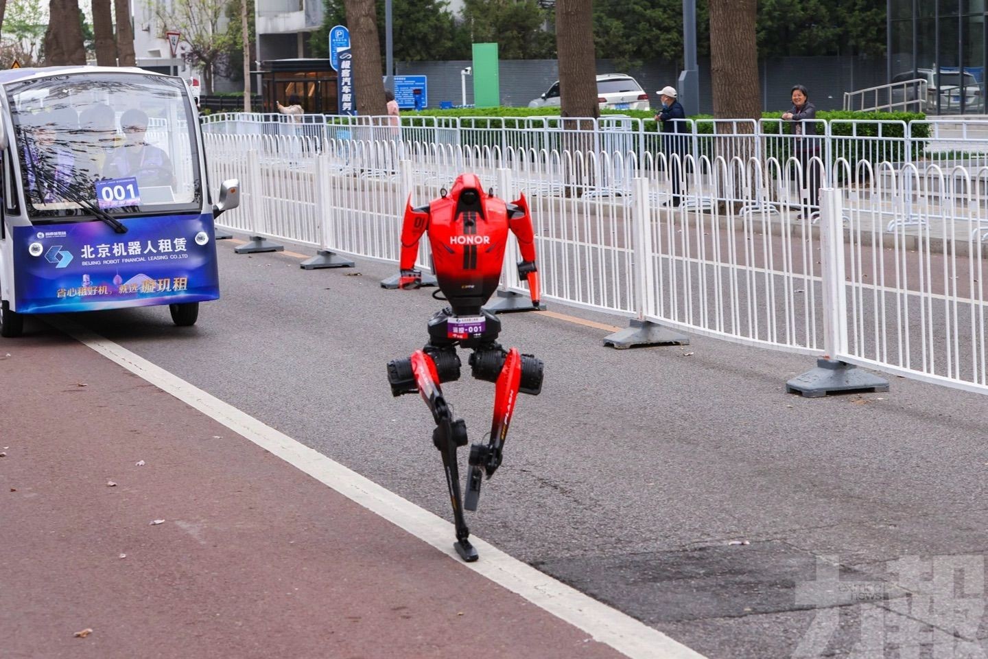 藍思132款結構件撐起「鋼鐵之軀」