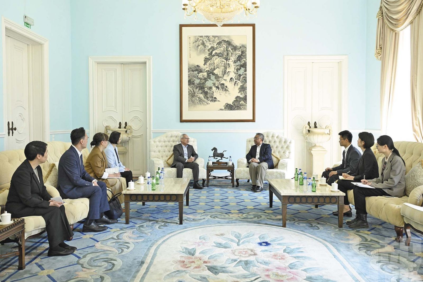 岑浩輝與中國駐葡萄牙大使楊義瑞會面