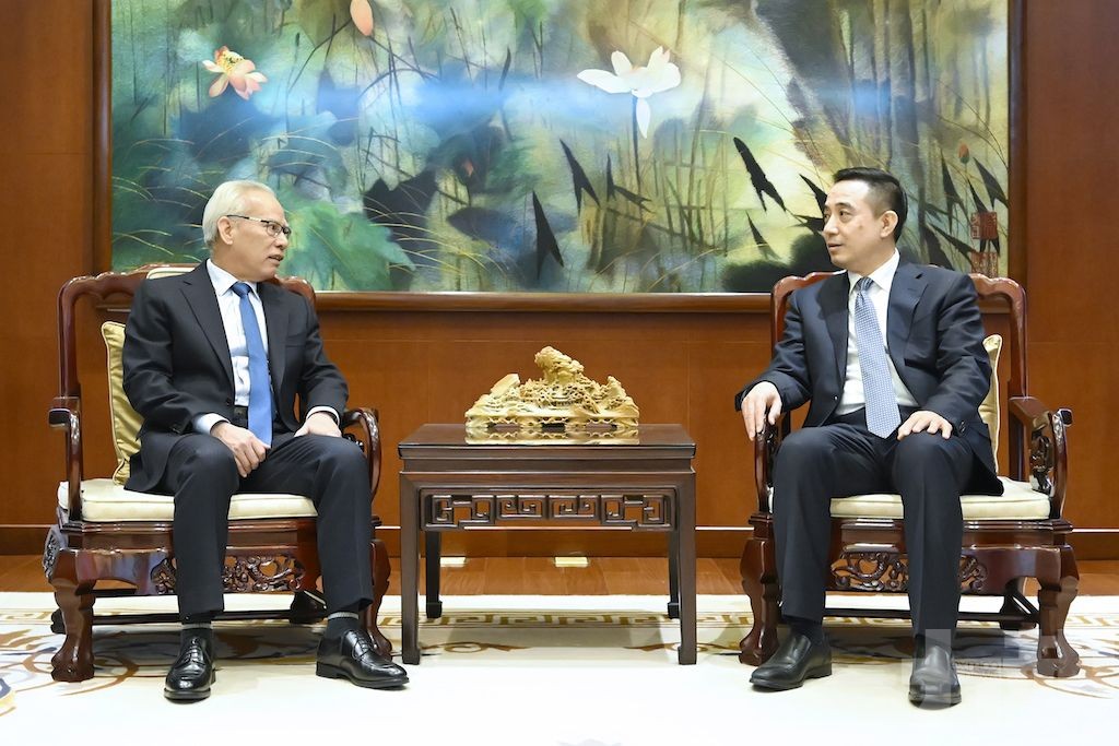岑浩輝與中國駐歐盟使團團長蔡潤會面