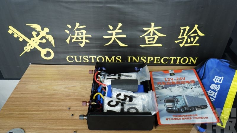 客車暗格藏5.5公斤白銀顆粒