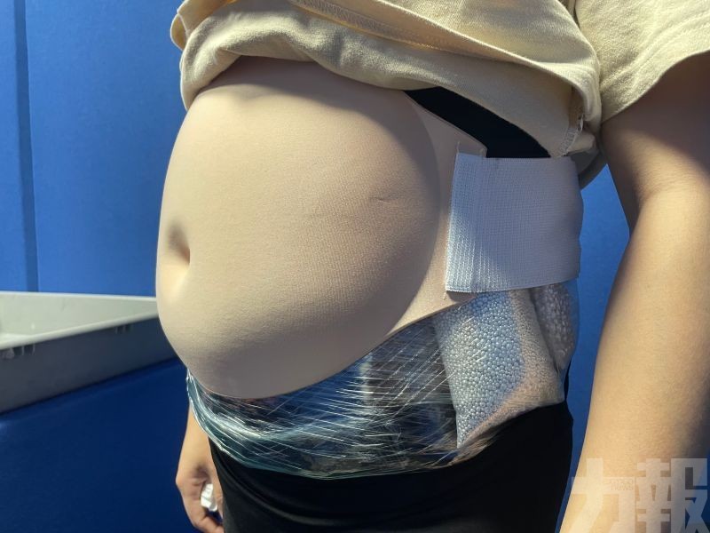 女假扮孕婦藏19公斤白銀闖關被查