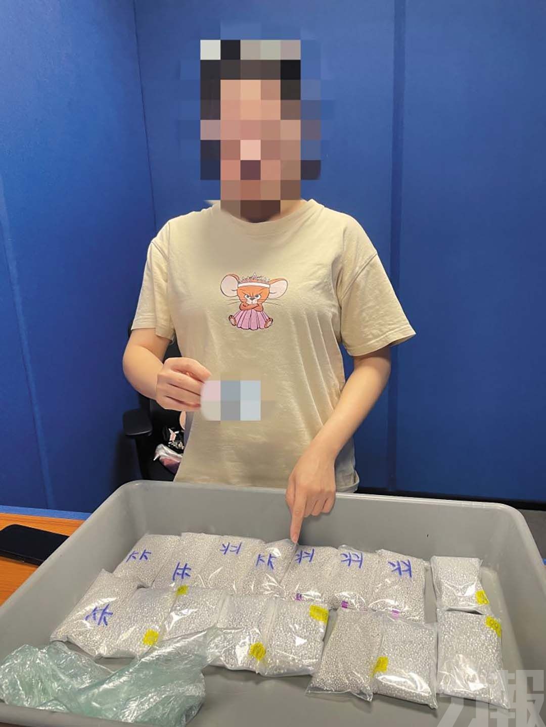 女假扮孕婦藏19公斤白銀闖關被查