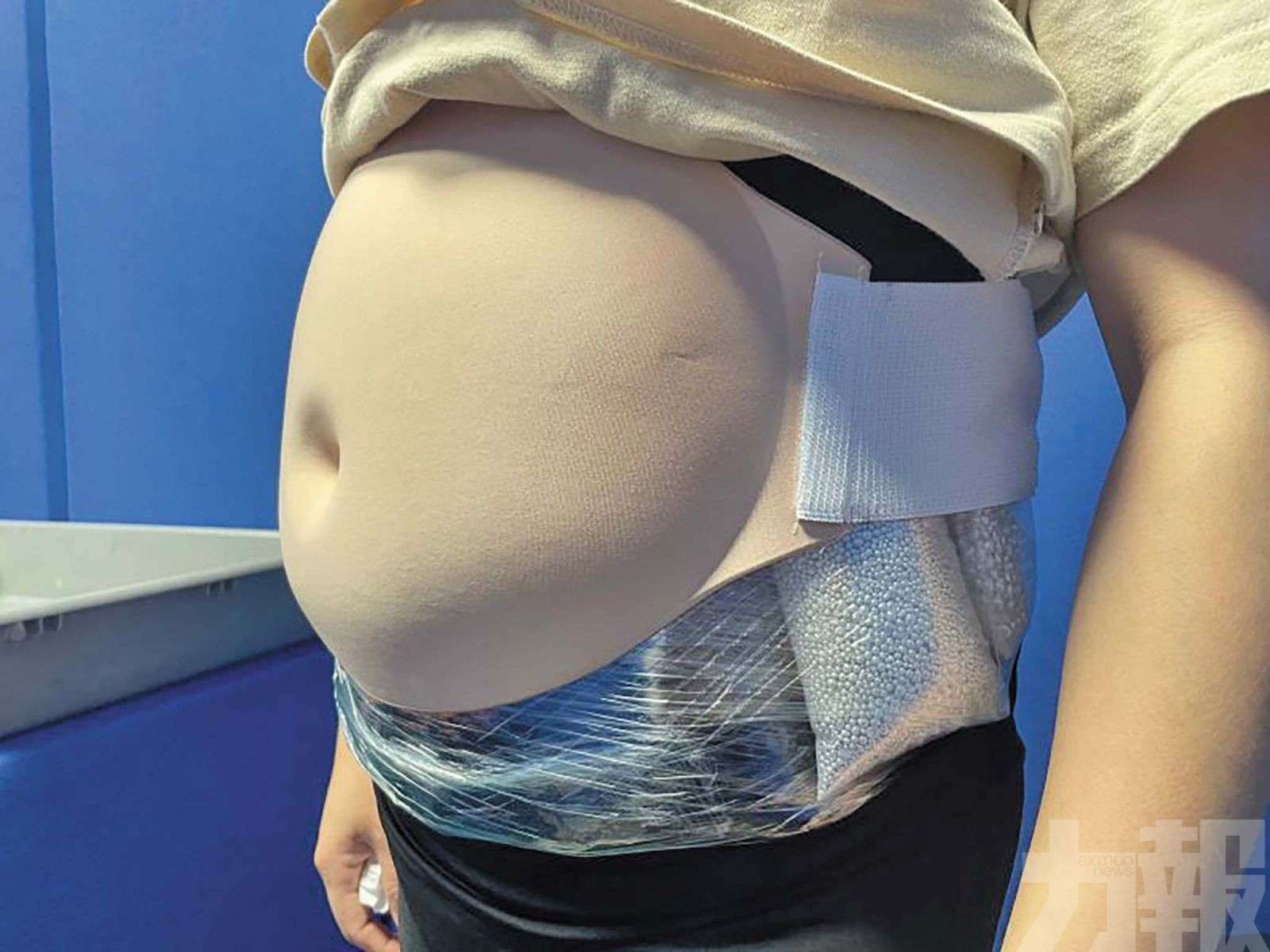 女假扮孕婦藏19公斤白銀闖關被查