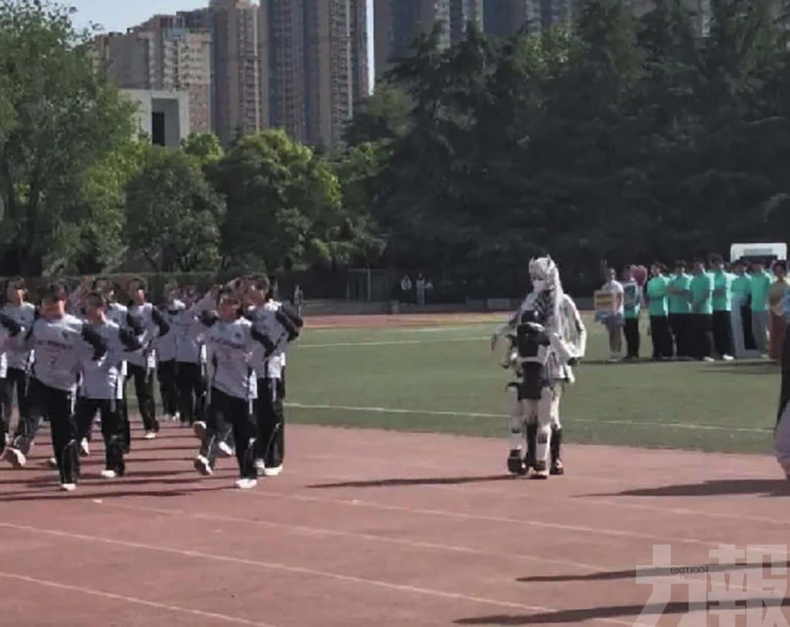 網驚：機器人覺醒？