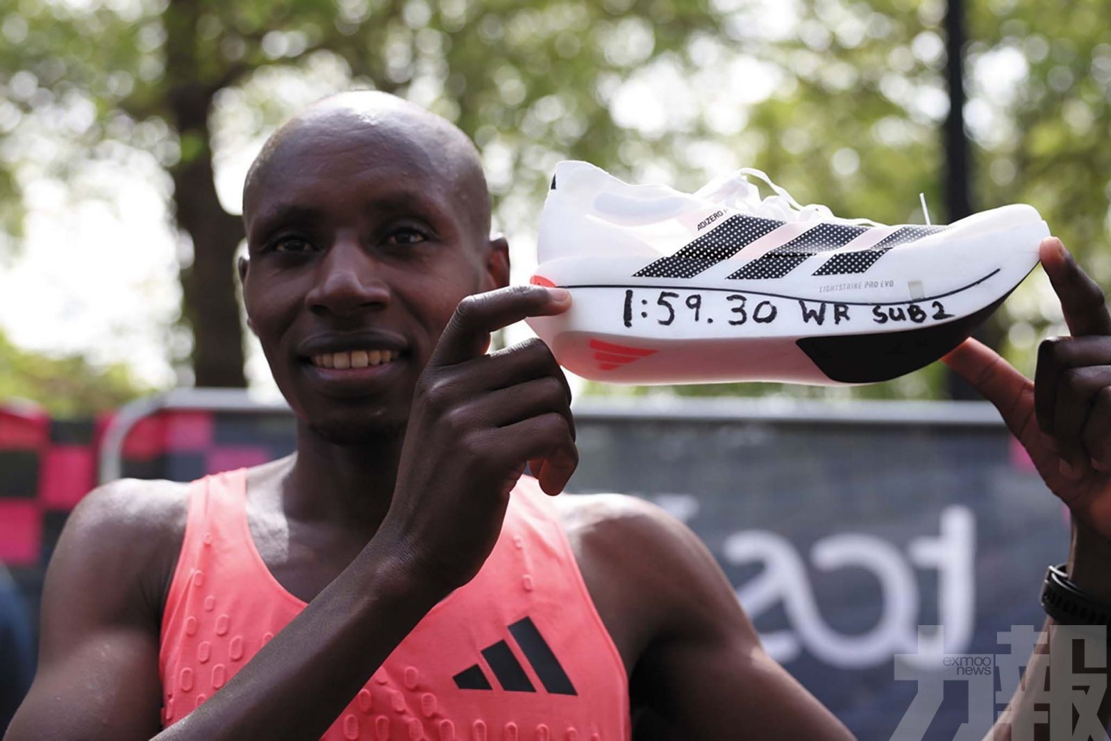 肯尼亞跑者沙維首次跑進兩小時