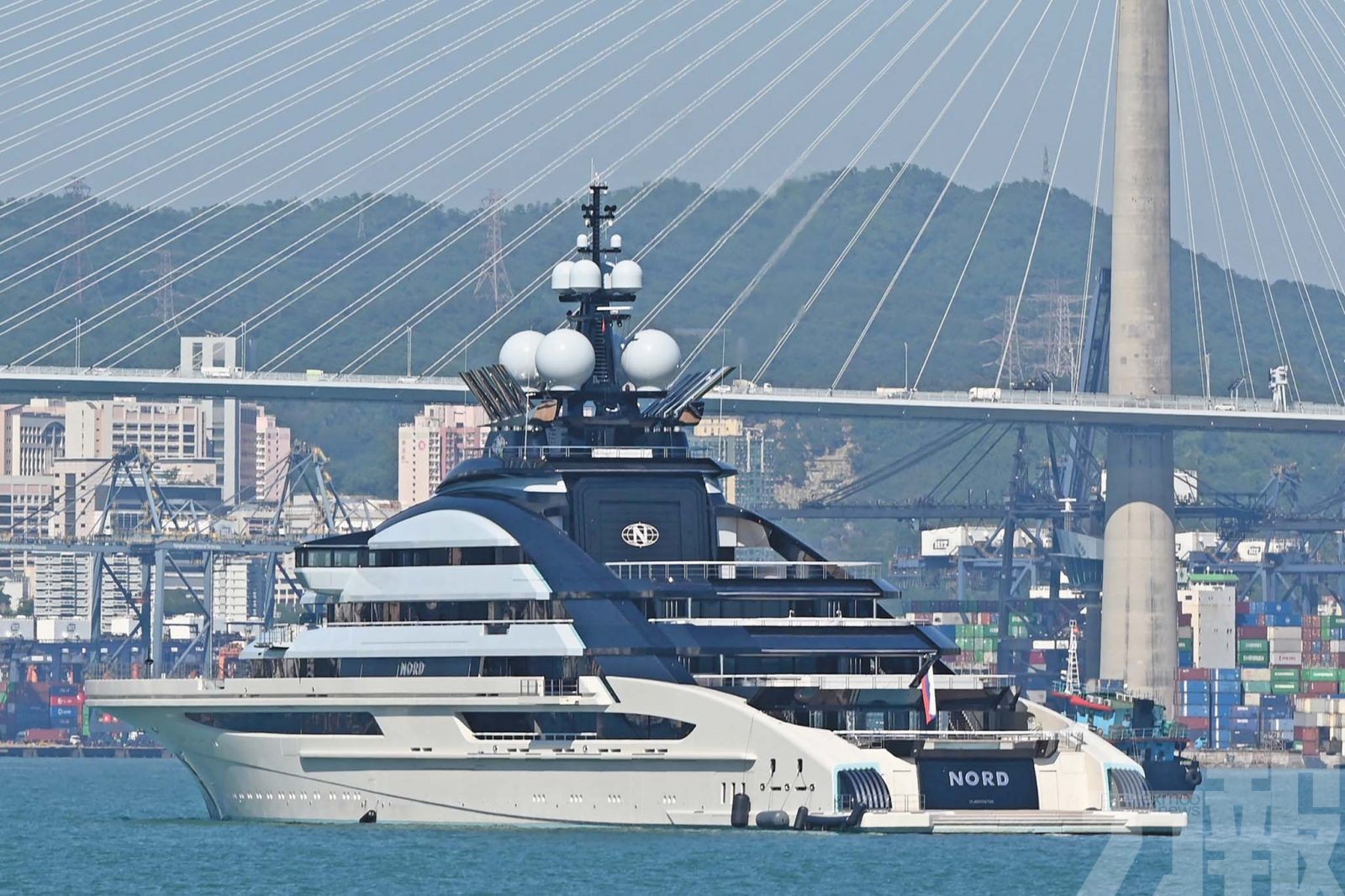 俄超級遊艇闖過霍爾木茲海峽