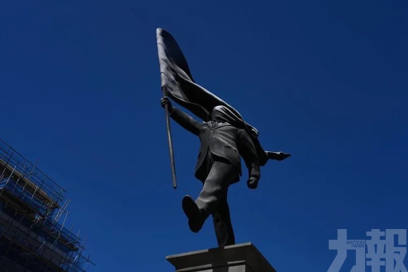 倫敦神秘遮臉雕像引熱議