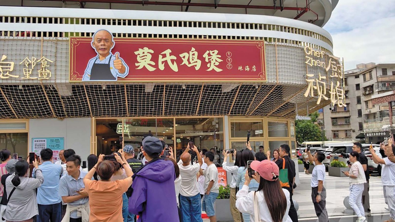 周邊商販日收數千元
