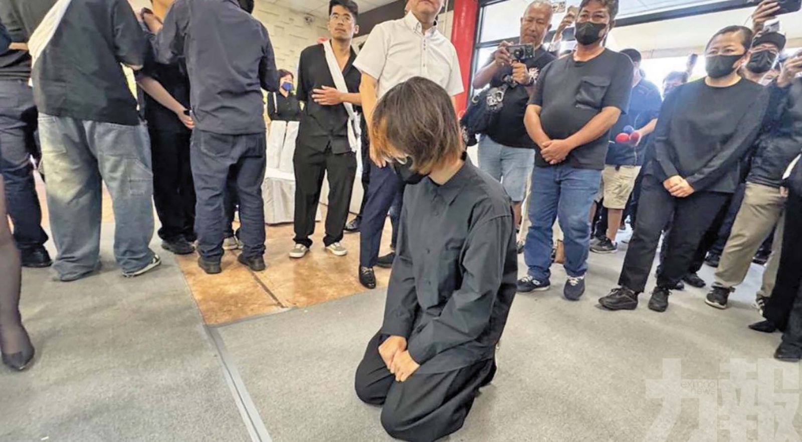 肇事女大生靈堂下跪家屬拒謝禮