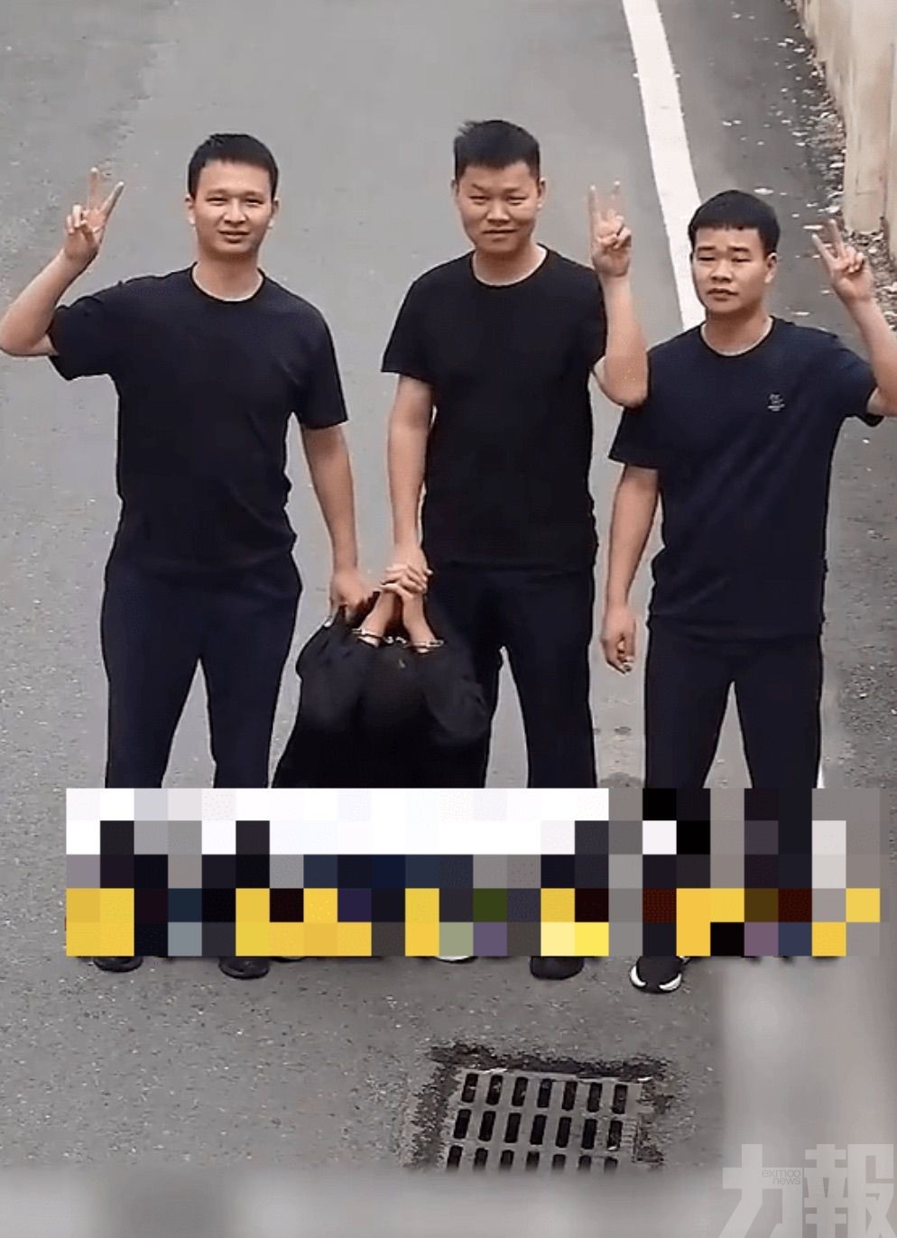 公安拘人後鏡頭前「比V」回敬
