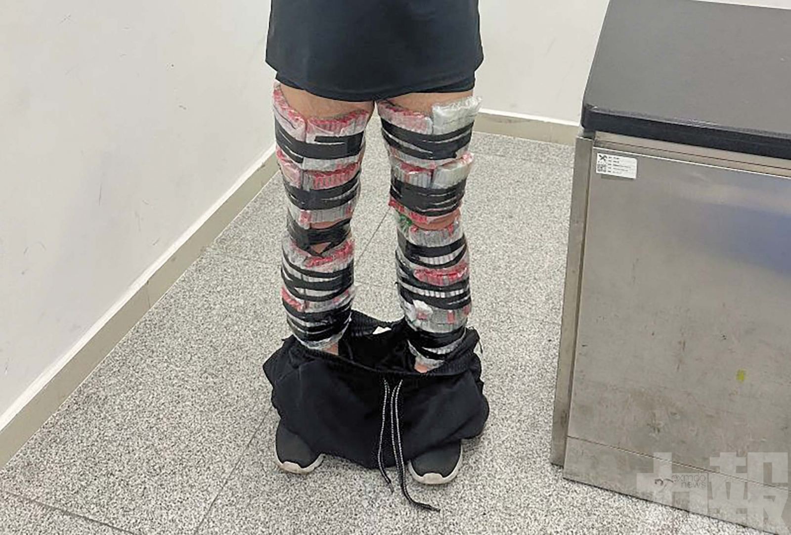 綁藏逾千支闖關