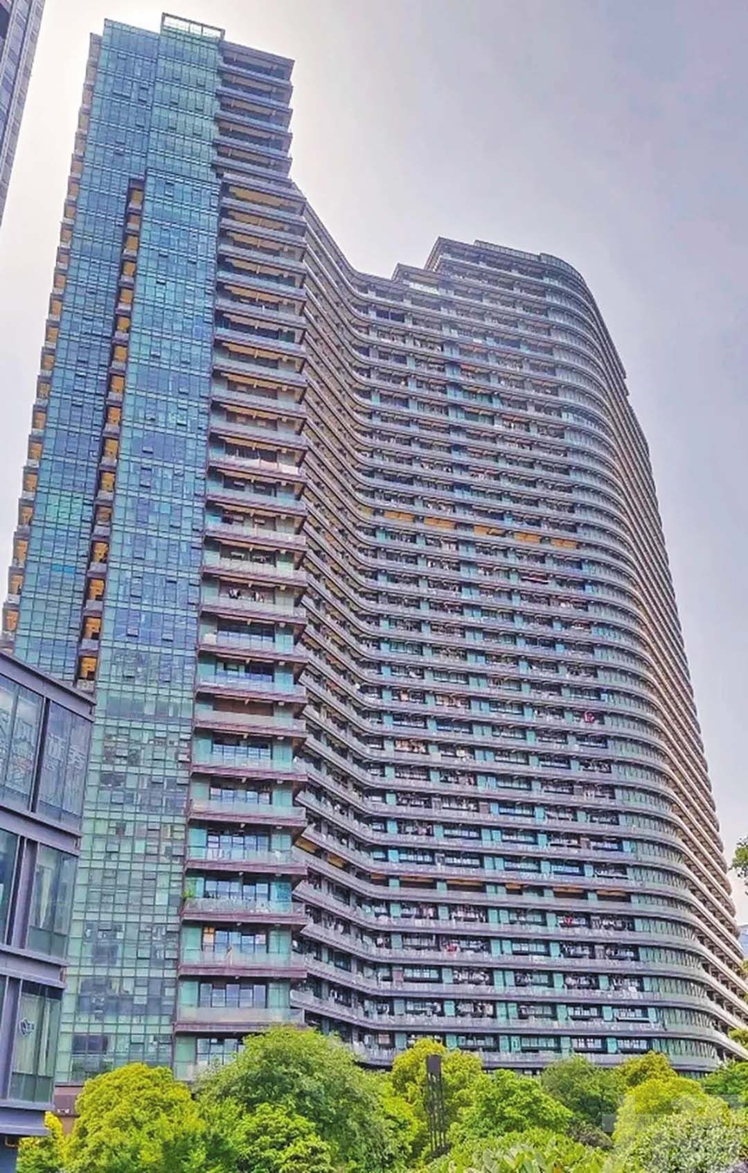 MiuMiu、YSL不堪輿論跪低解封
