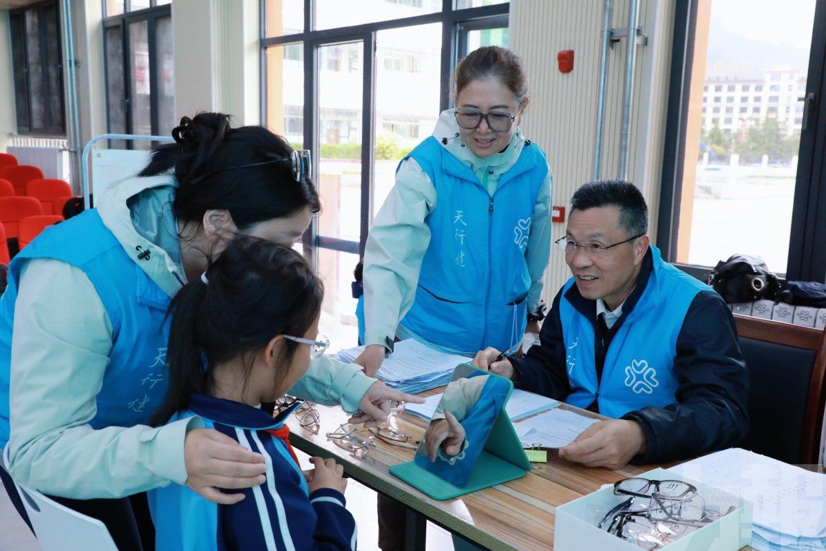 為學生提供視力及口腔健康服務