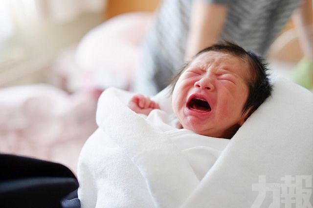 深夜開門助父母對抗育兒崩潰