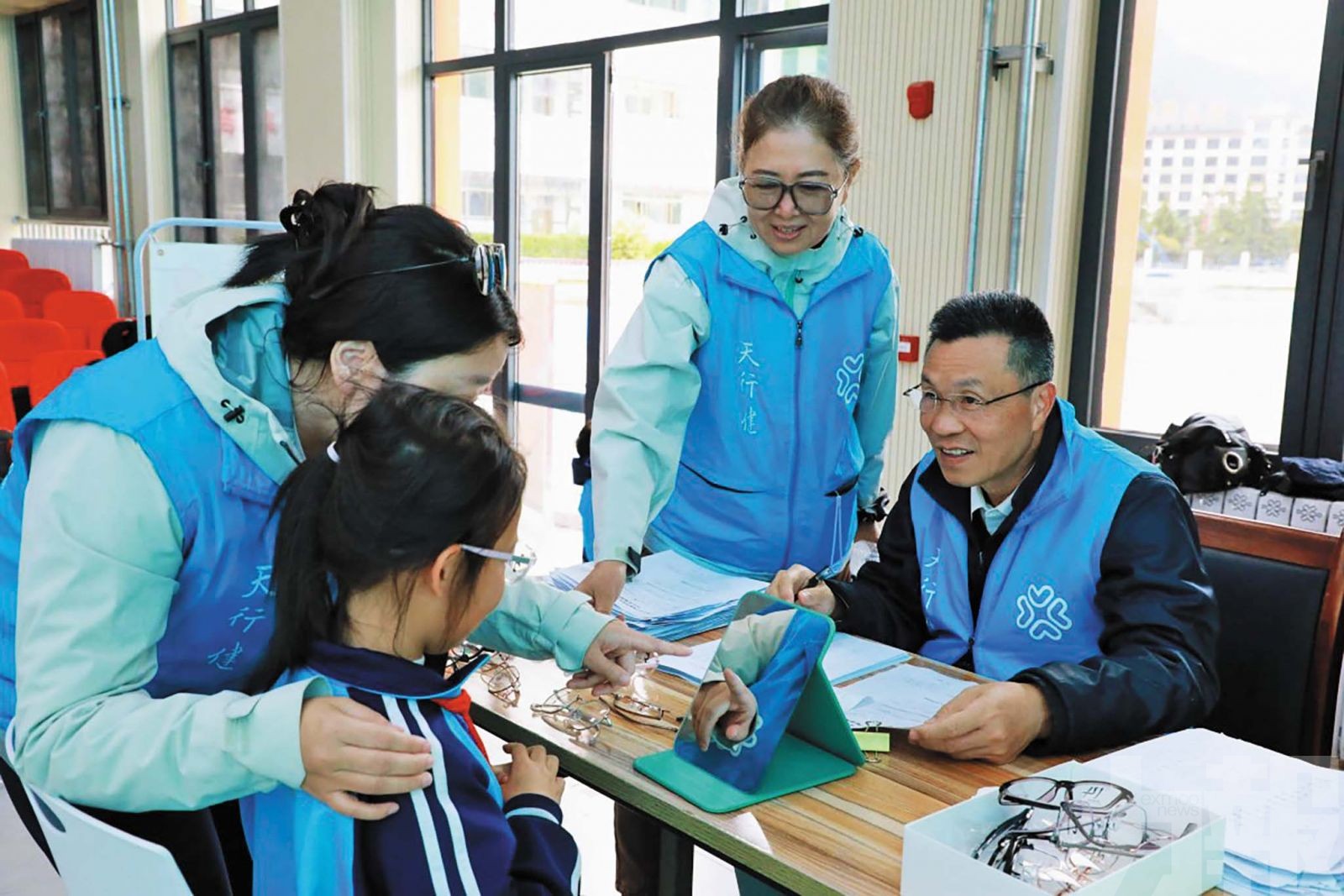 為學生提供視力及口腔健康服務