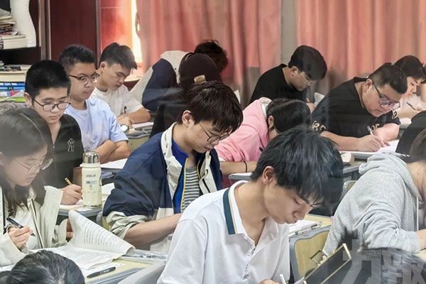 80多名港澳學生同場應試